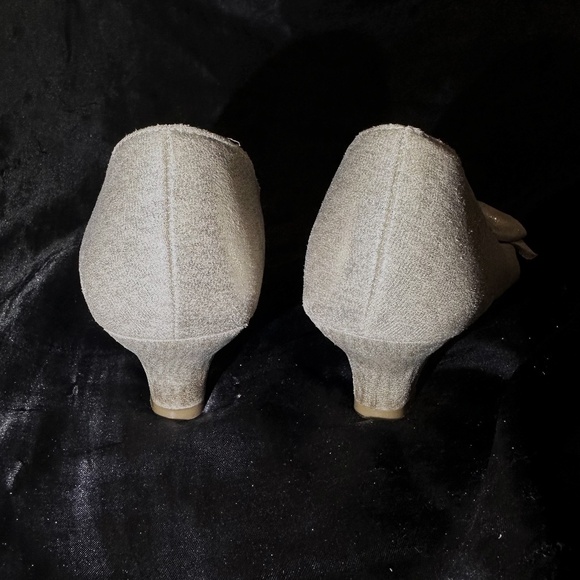 American Eagle Light Gold Glitter Bow Heels Size 6 - Picture 5 of 6